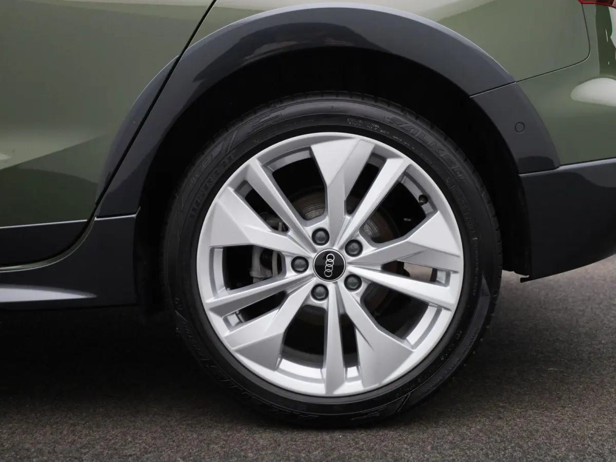40 TFSI e Advanced edition l Adaptive cruise control l Climate control l Achteruitrijcamera l Navigatie l Stoelverwarming l Trekhaak l Dodehoekdetectie l Ledkoplampen l Sonos premium 3D l Li