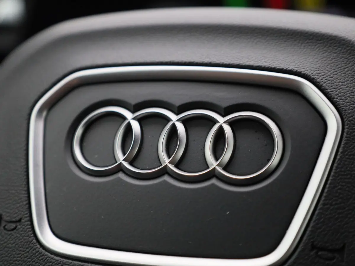 40 TFSI e Advanced edition l Adaptive cruise control l Climate control l Achteruitrijcamera l Navigatie l Stoelverwarming l Trekhaak l Dodehoekdetectie l Ledkoplampen l Sonos premium 3D l Li
