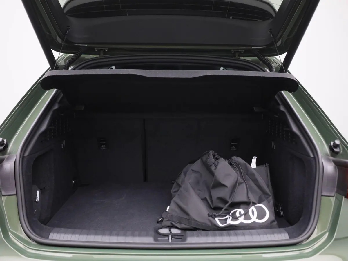 40 TFSI e Advanced edition l Adaptive cruise control l Climate control l Achteruitrijcamera l Navigatie l Stoelverwarming l Trekhaak l Dodehoekdetectie l Ledkoplampen l Sonos premium 3D l Li