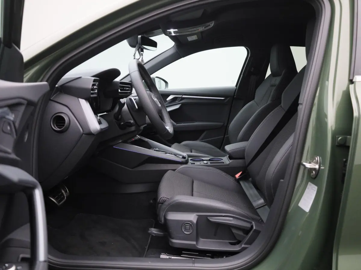 40 TFSI e Advanced edition l Adaptive cruise control l Climate control l Achteruitrijcamera l Navigatie l Stoelverwarming l Trekhaak l Dodehoekdetectie l Ledkoplampen l Sonos premium 3D l Li