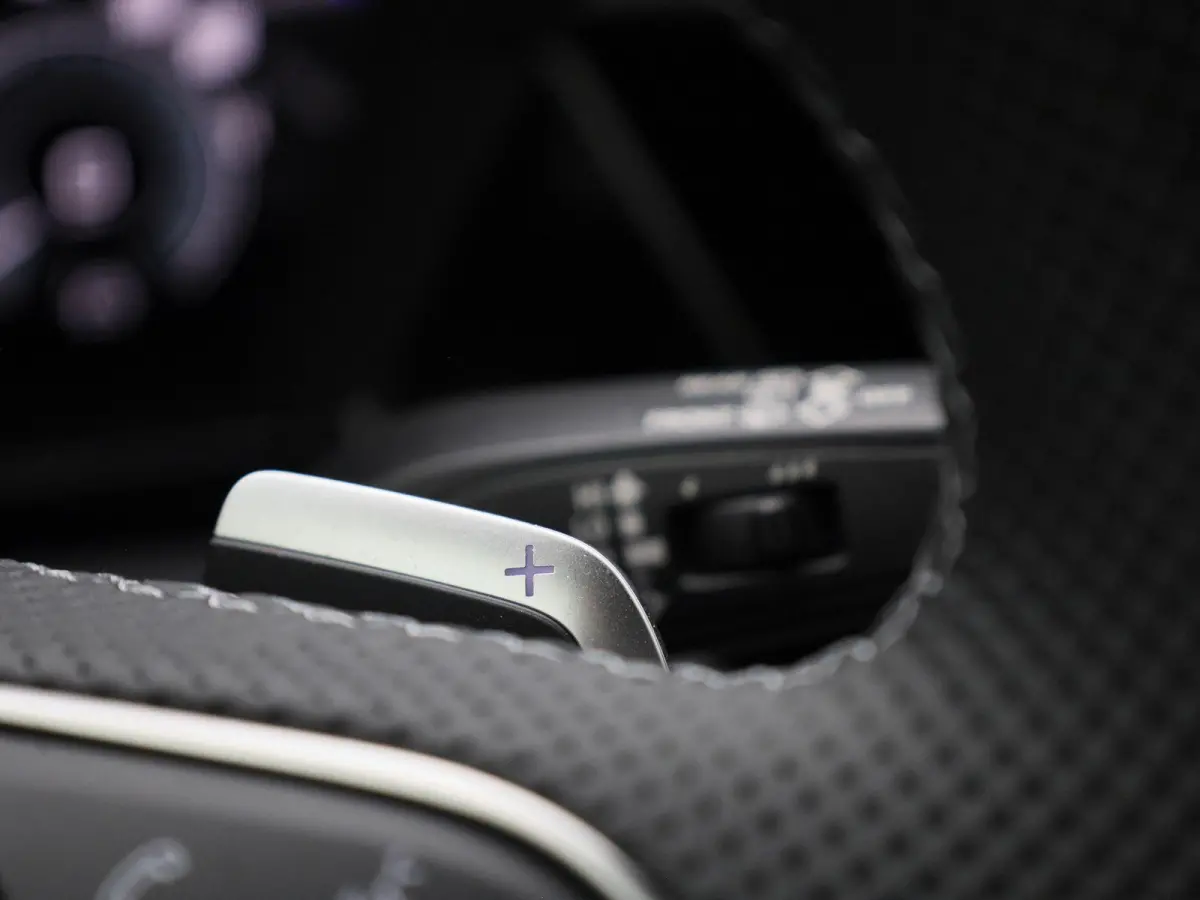 40 TFSI e Advanced edition l Adaptive cruise control l Climate control l Achteruitrijcamera l Navigatie l Stoelverwarming l Trekhaak l Dodehoekdetectie l Ledkoplampen l Sonos premium 3D l Li