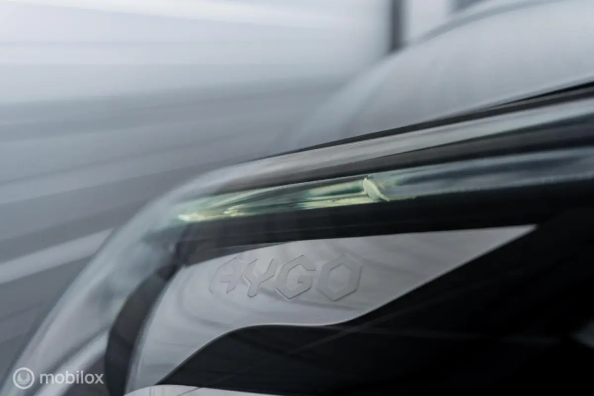 1.0 VVT-i x | LED | Cruise Control