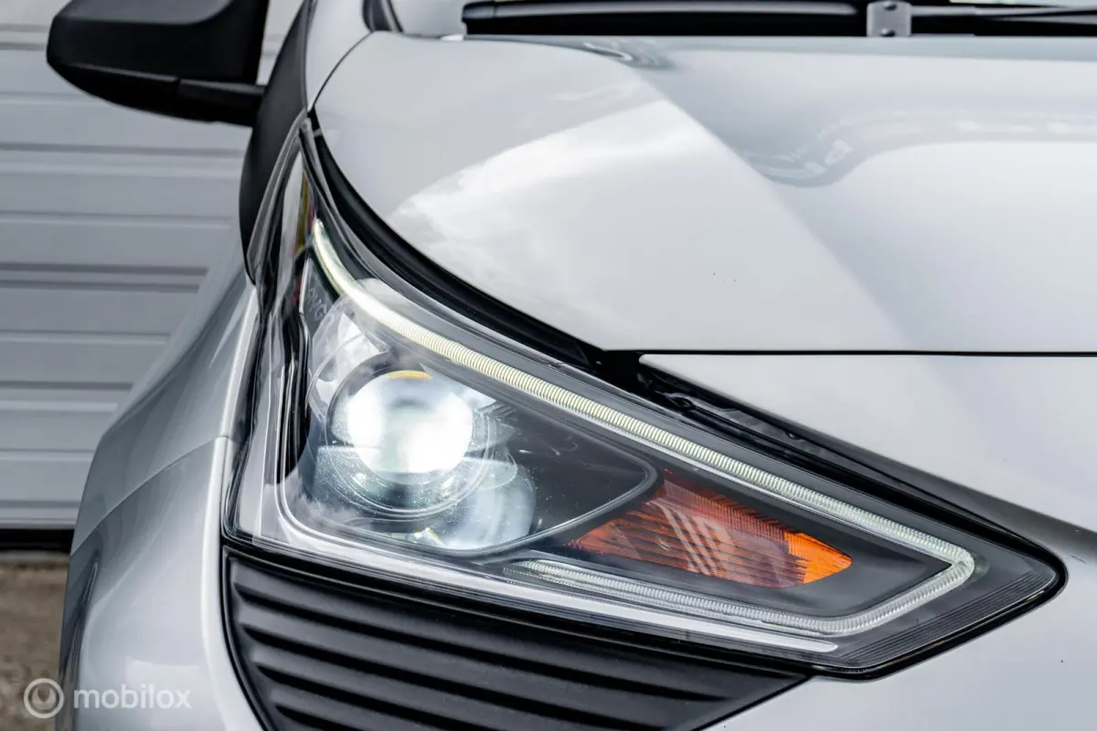 1.0 VVT-i x | LED | Cruise Control