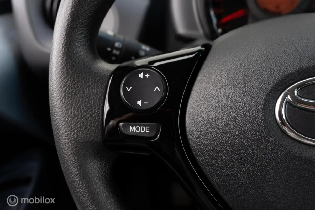 1.0 VVT-i x | LED | Cruise Control