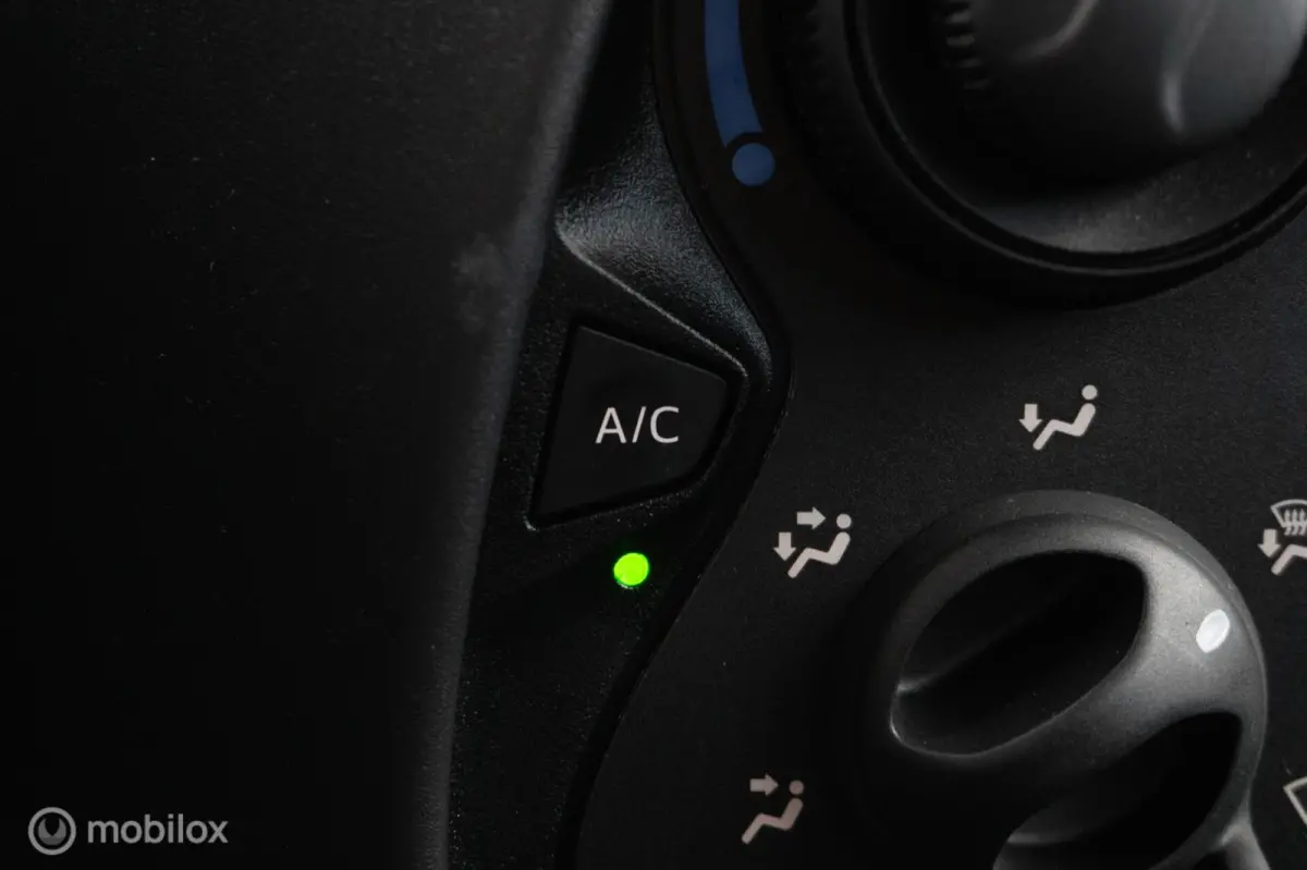 1.0 VVT-i x | LED | Cruise Control