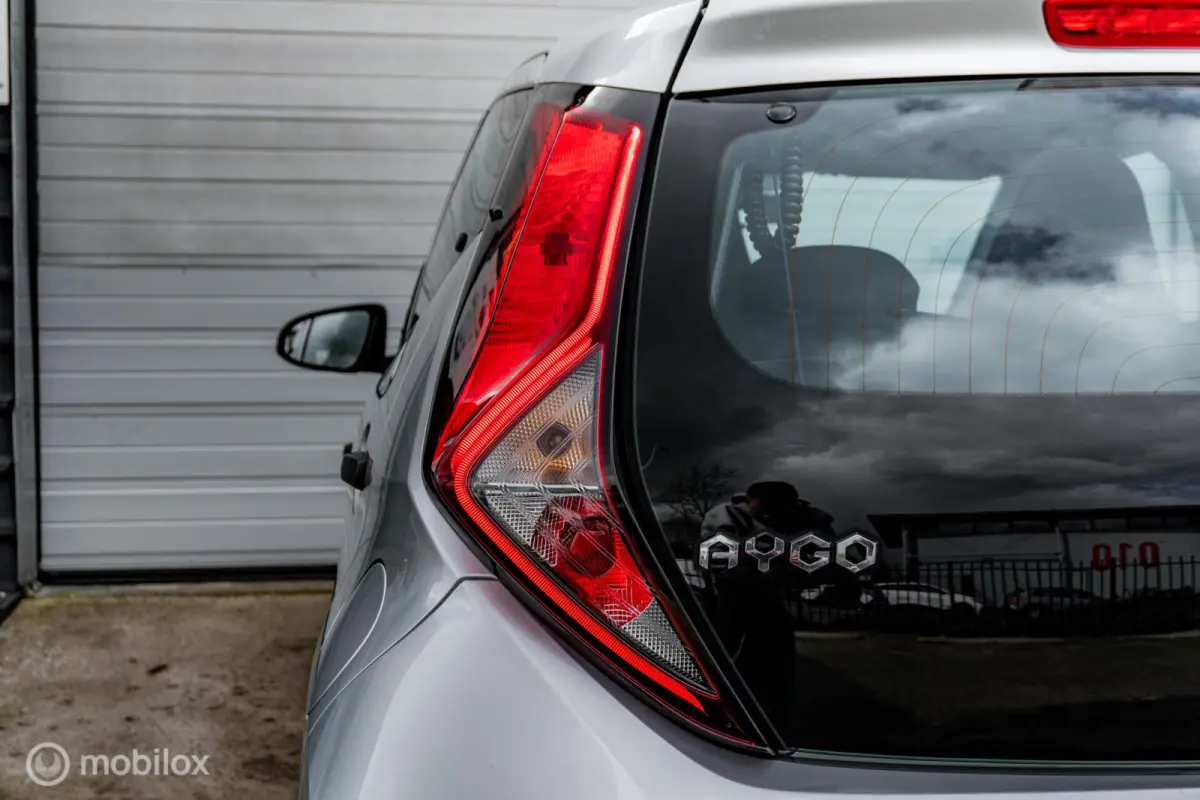 1.0 VVT-i x | LED | Cruise Control