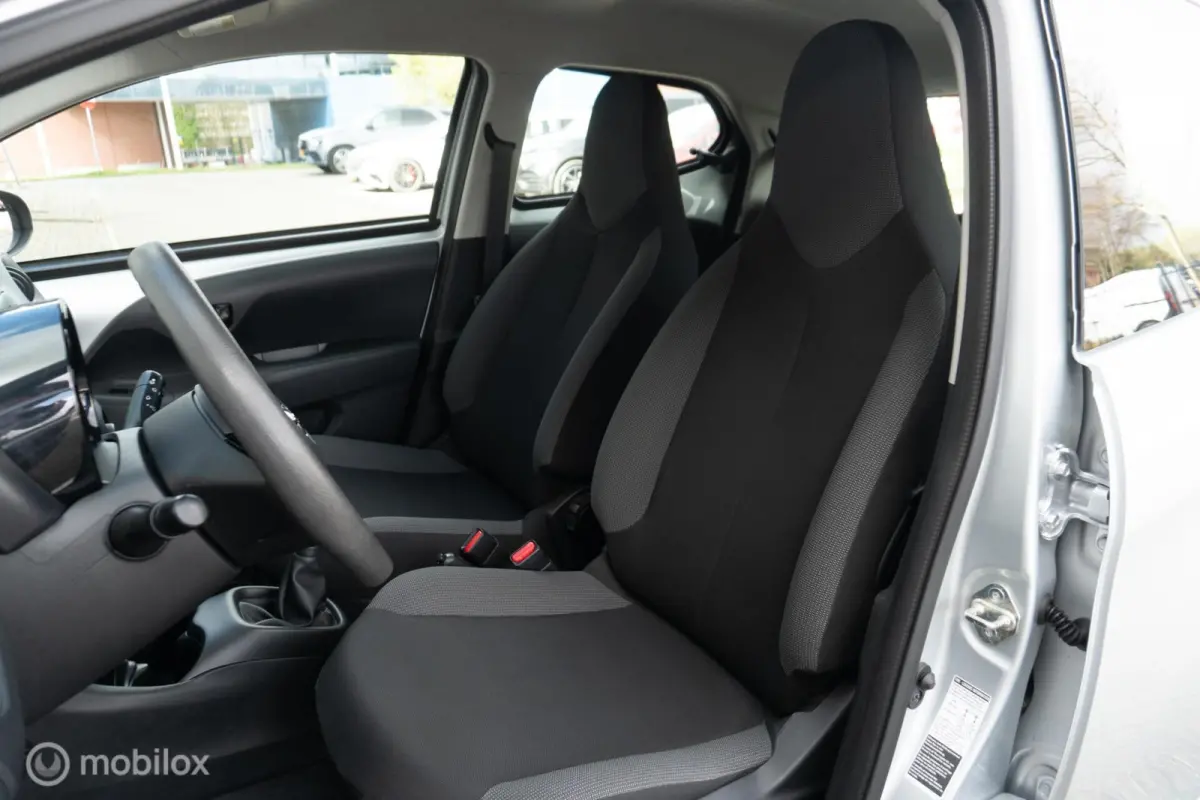 1.0 VVT-i x | LED | Cruise Control