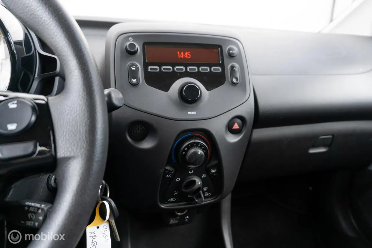1.0 VVT-i x | LED | Cruise Control