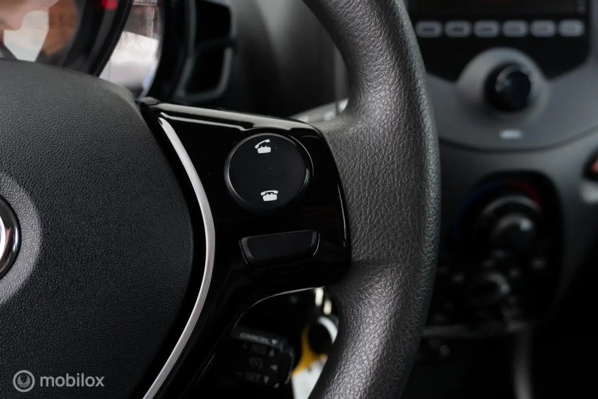 1.0 VVT-i x | LED | Cruise Control