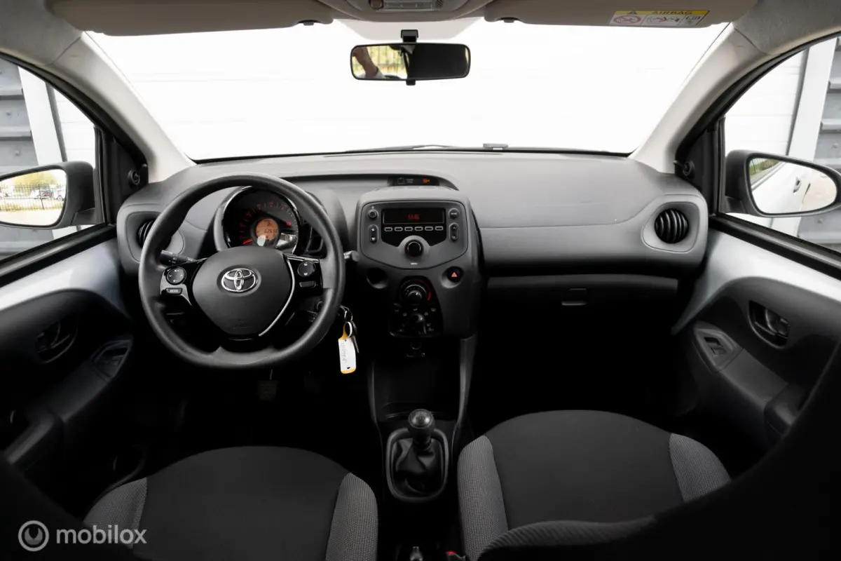 1.0 VVT-i x | LED | Cruise Control