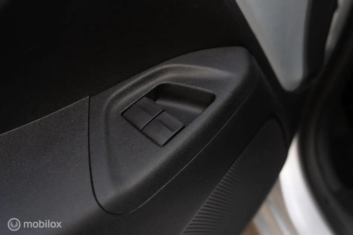 1.0 VVT-i x | LED | Cruise Control