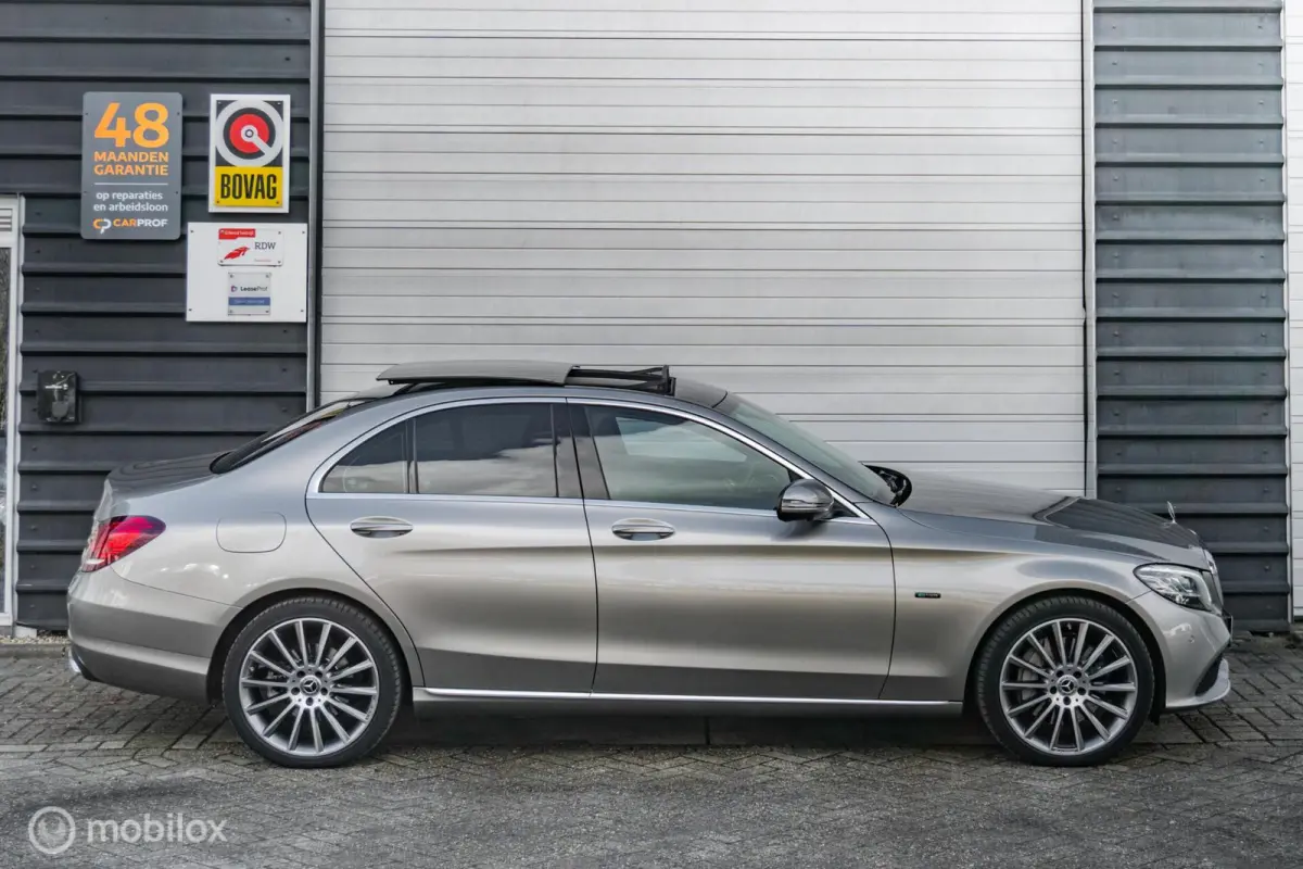 300 e Premium Plus Pack|Panorama dak|360° camera|Apple Carplay