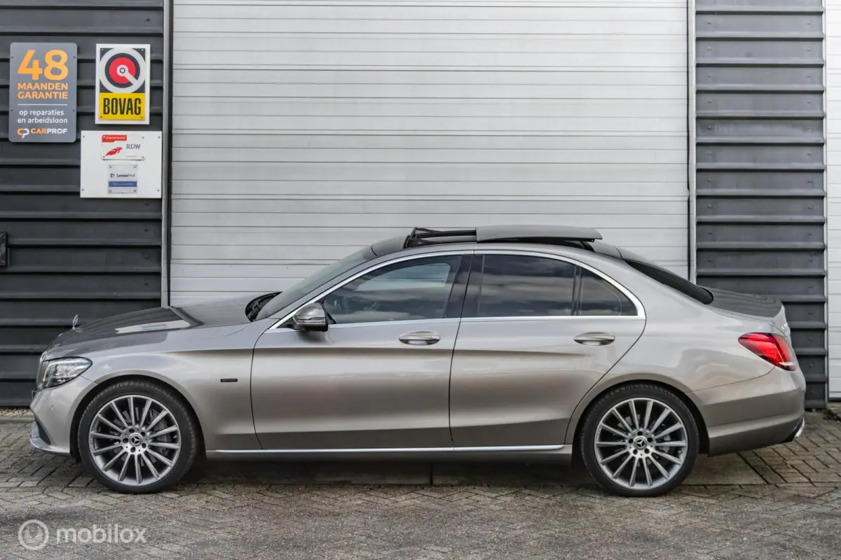 300 e Premium Plus Pack|Panorama dak|360° camera|Apple Carplay
