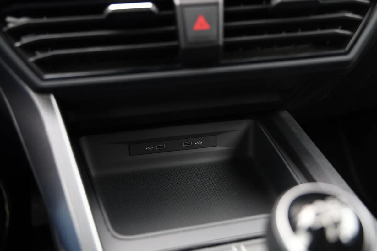 1.0 TSI Reference Trekhaak Fabrieksgarantie 06-2027 NL-Auto