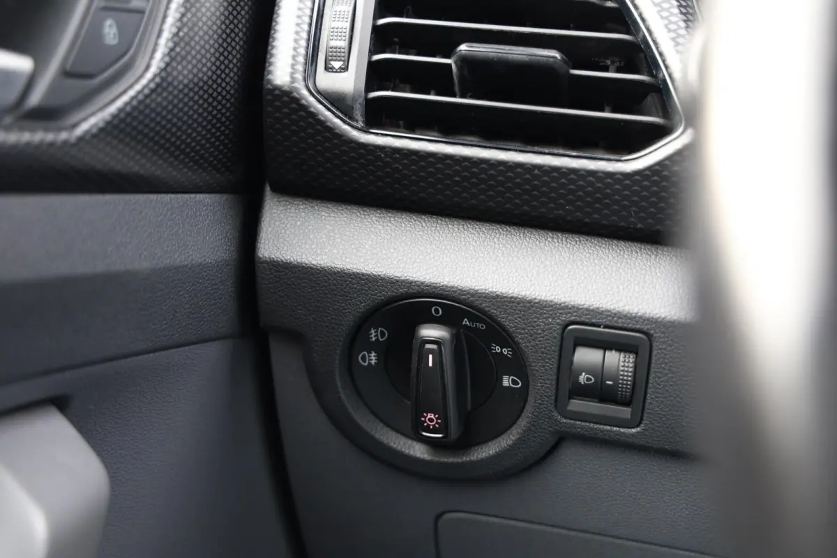 1.0 TSI 95pk Life Navigatie Airco Adaptieve Cruise 16 inch DAB+ CarPlay NL-Auto