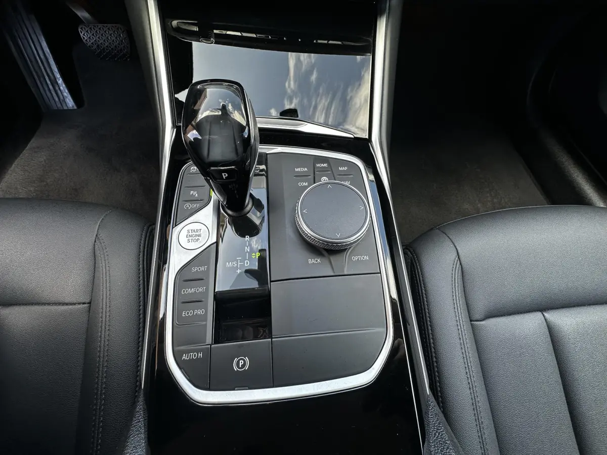 320i Leder|Camera|Sfeer|AdapLed