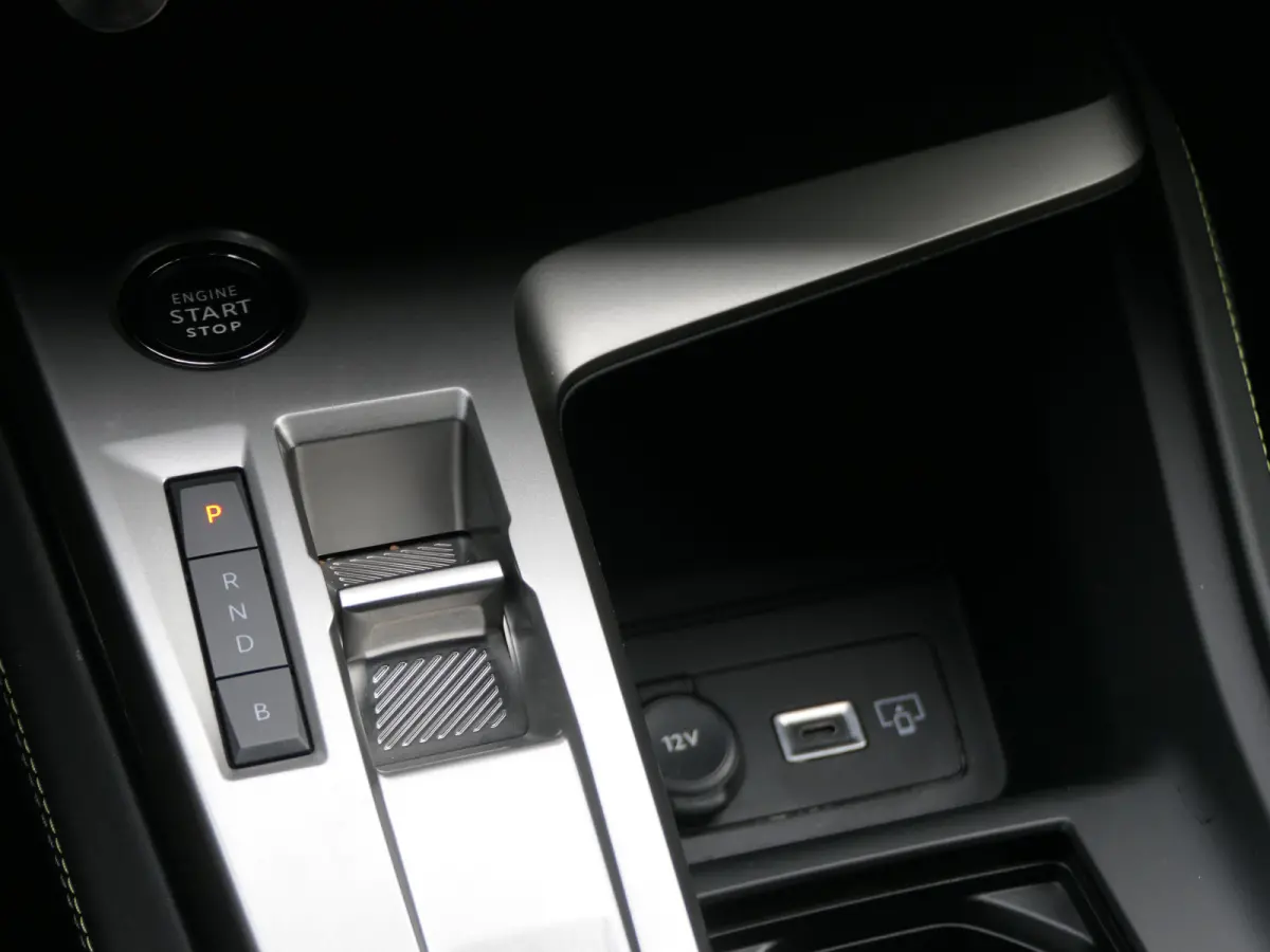 1.6 Plug-in Hybrid 225 GT | Black Pack | LMV 18'' | Camera