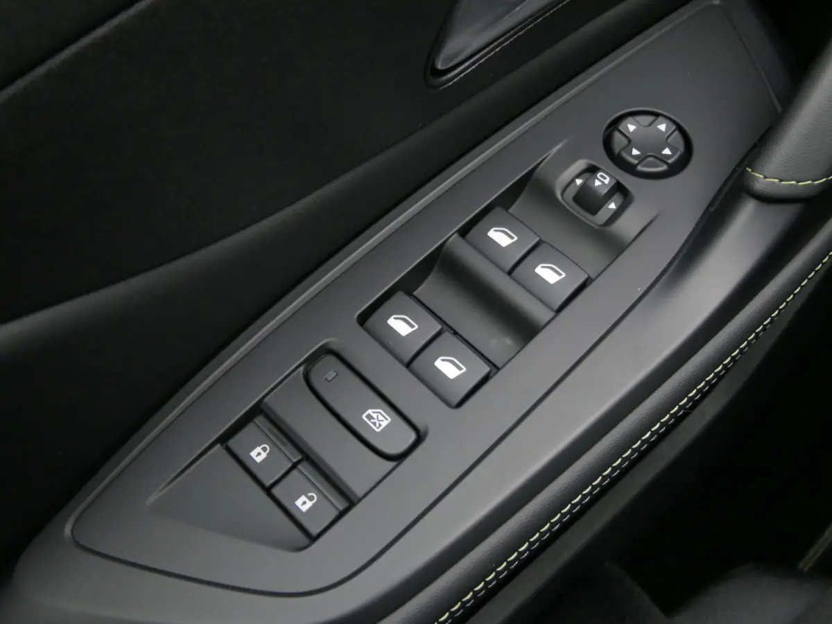 1.6 Plug-in Hybrid 225 GT | Black Pack | LMV 18'' | Camera