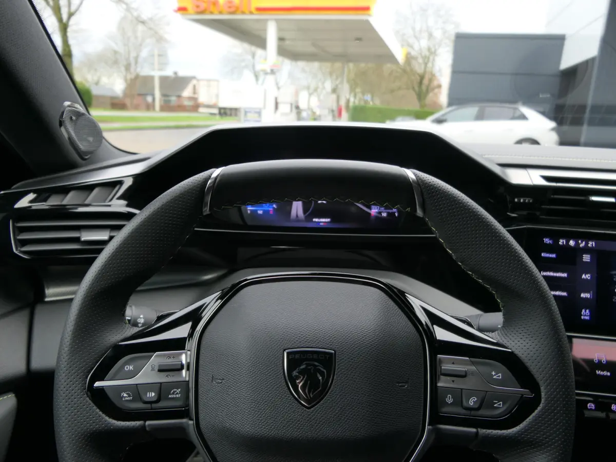 1.6 Plug-in Hybrid 225 GT | Black Pack | LMV 18'' | Camera