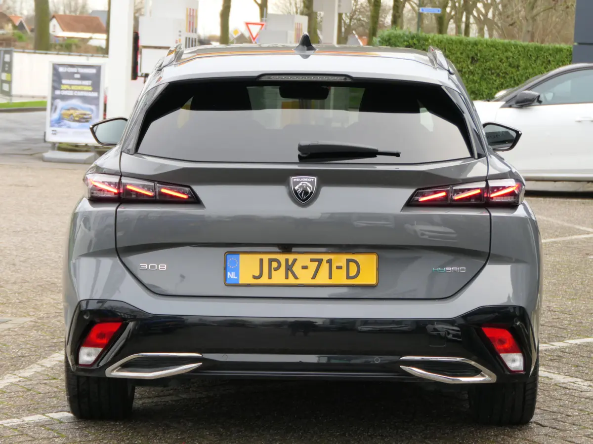 1.6 Plug-in Hybrid 225 GT | Black Pack | LMV 18'' | Camera
