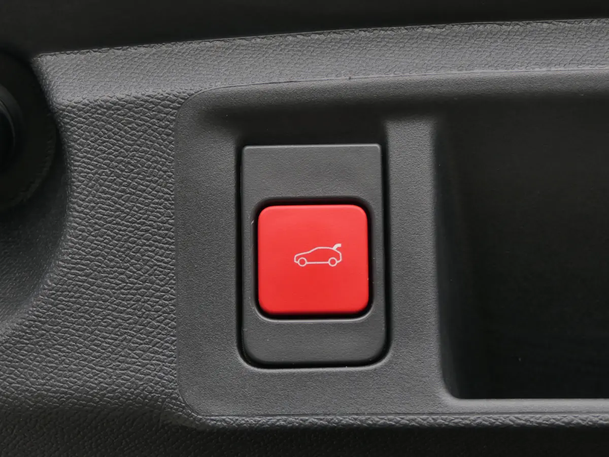1.6 Plug-in Hybrid 225 GT | Black Pack | LMV 18'' | Camera