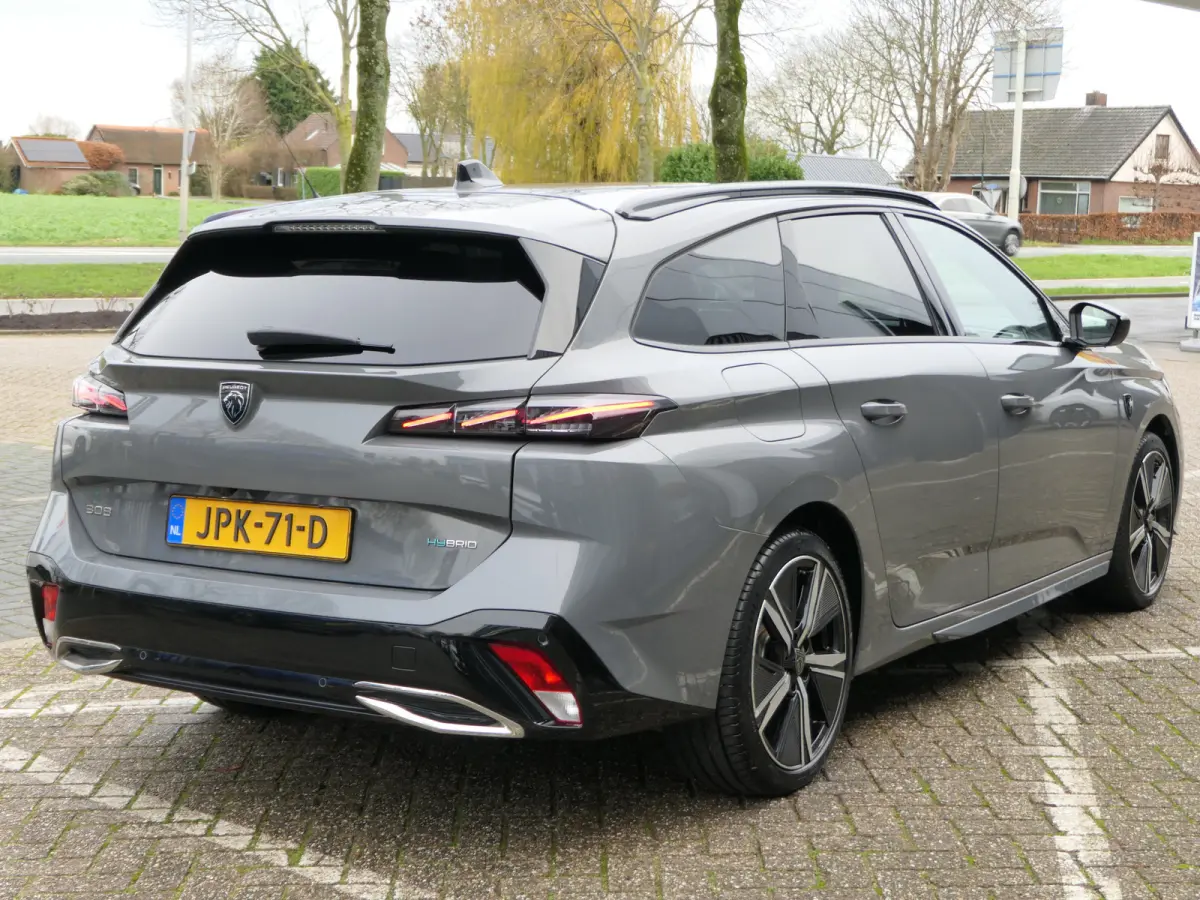 1.6 Plug-in Hybrid 225 GT | Black Pack | LMV 18'' | Camera