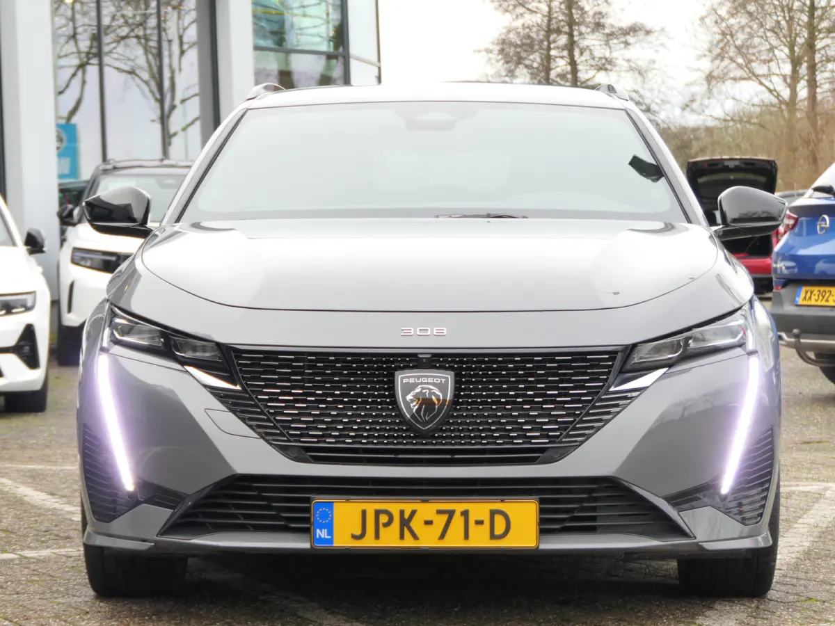 1.6 Plug-in Hybrid 225 GT | Black Pack | LMV 18'' | Camera