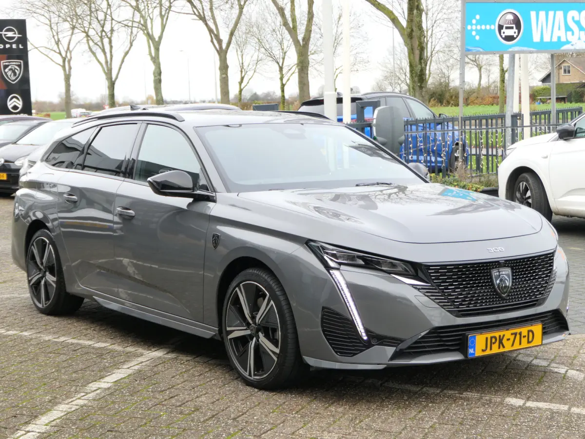 1.6 Plug-in Hybrid 225 GT | Black Pack | LMV 18'' | Camera