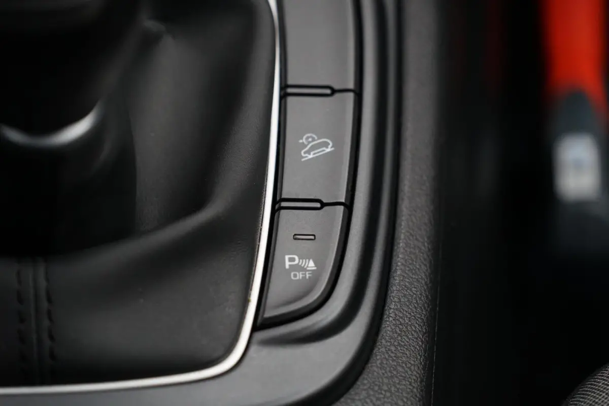 1.0 T-GDI Comfort, CarPlay, cruise, cam. trekh.