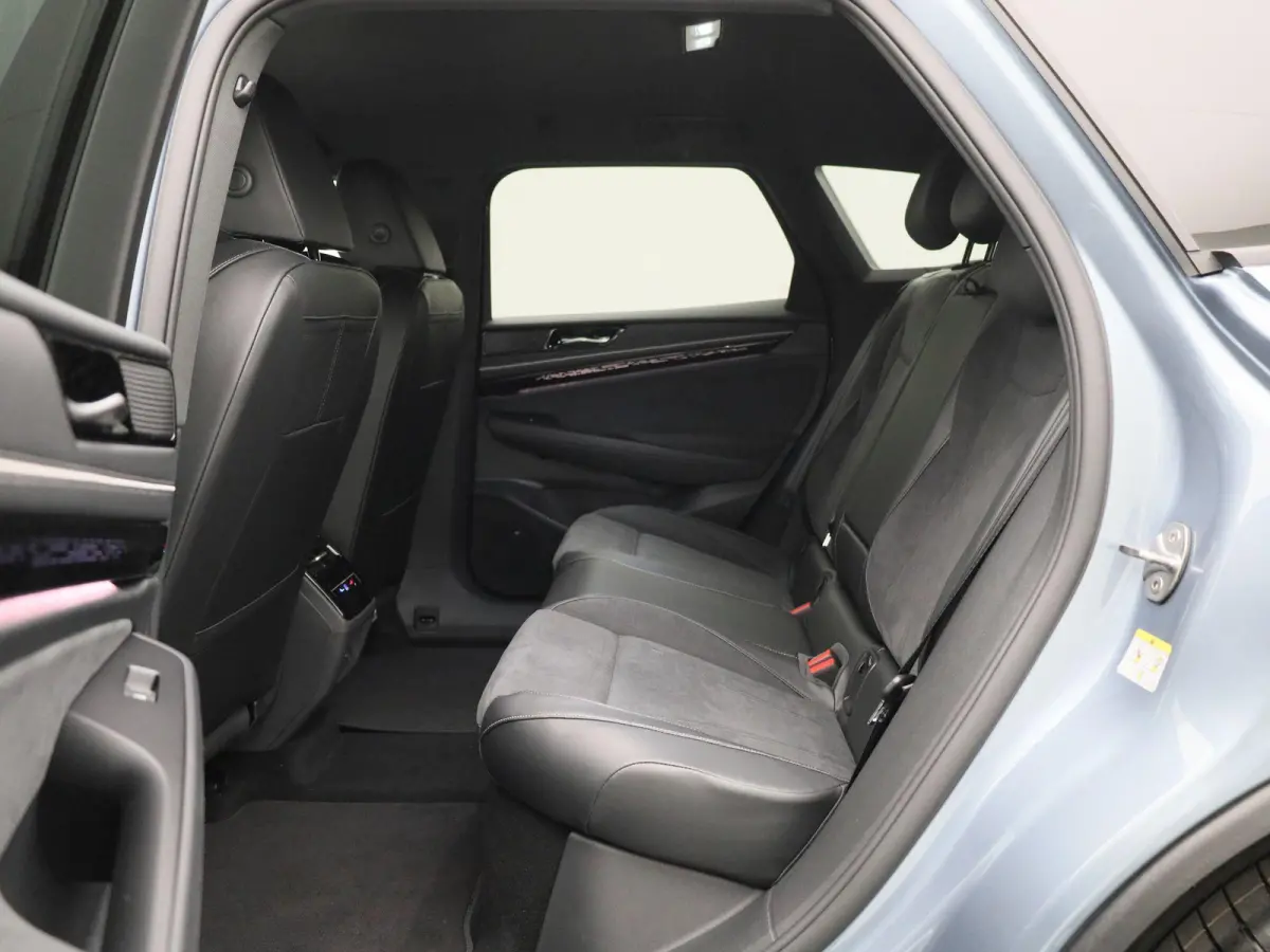 Pro Limited Edition 77 kWh 286 PK | 20" Lichtmetalen velgen | Black Style | Apple Carplay | Navigatie | 360 Camera | Achterklep elektrisch | Head-up display | Memory stoelen | Ruiten getint 