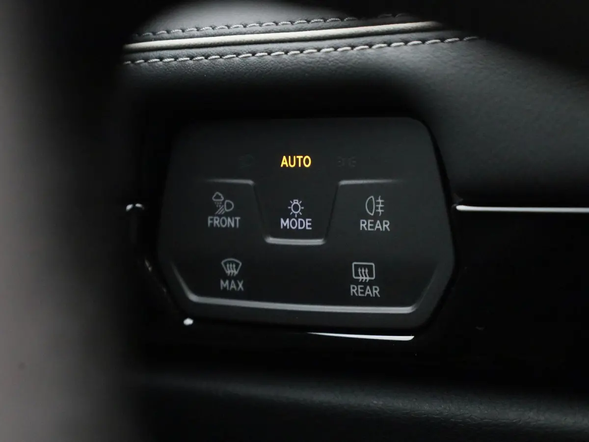 Pro Limited Edition 77 kWh 286 PK | 20" Lichtmetalen velgen | Black Style | Apple Carplay | Navigatie | 360 Camera | Achterklep elektrisch | Head-up display | Memory stoelen | Ruiten getint 