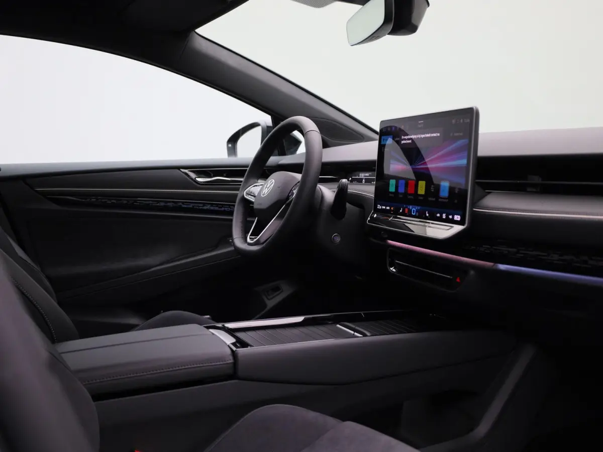 Pro Limited Edition 77 kWh 286 PK | 20" Lichtmetalen velgen | Black Style | Apple Carplay | Navigatie | 360 Camera | Achterklep elektrisch | Head-up display | Memory stoelen | Ruiten getint 