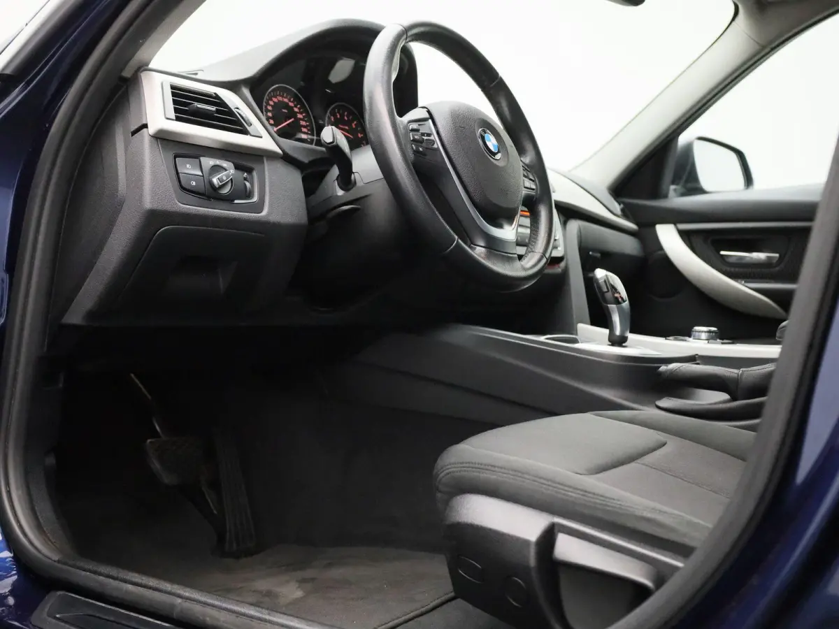 318i Executive | Automaat | Navigatie | Cruise Control | Parkeersensoren |