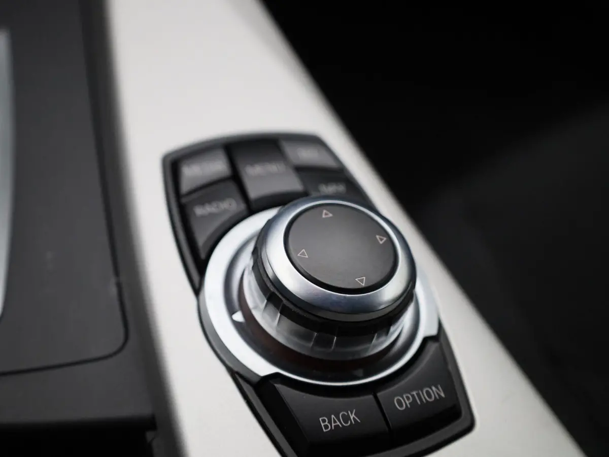 318i Executive | Automaat | Navigatie | Cruise Control | Parkeersensoren |
