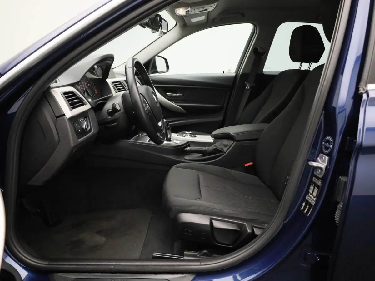 318i Executive | Automaat | Navigatie | Cruise Control | Parkeersensoren |