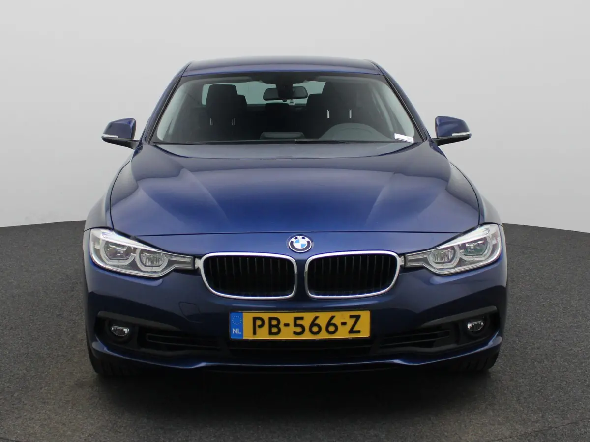 318i Executive | Automaat | Navigatie | Cruise Control | Parkeersensoren |