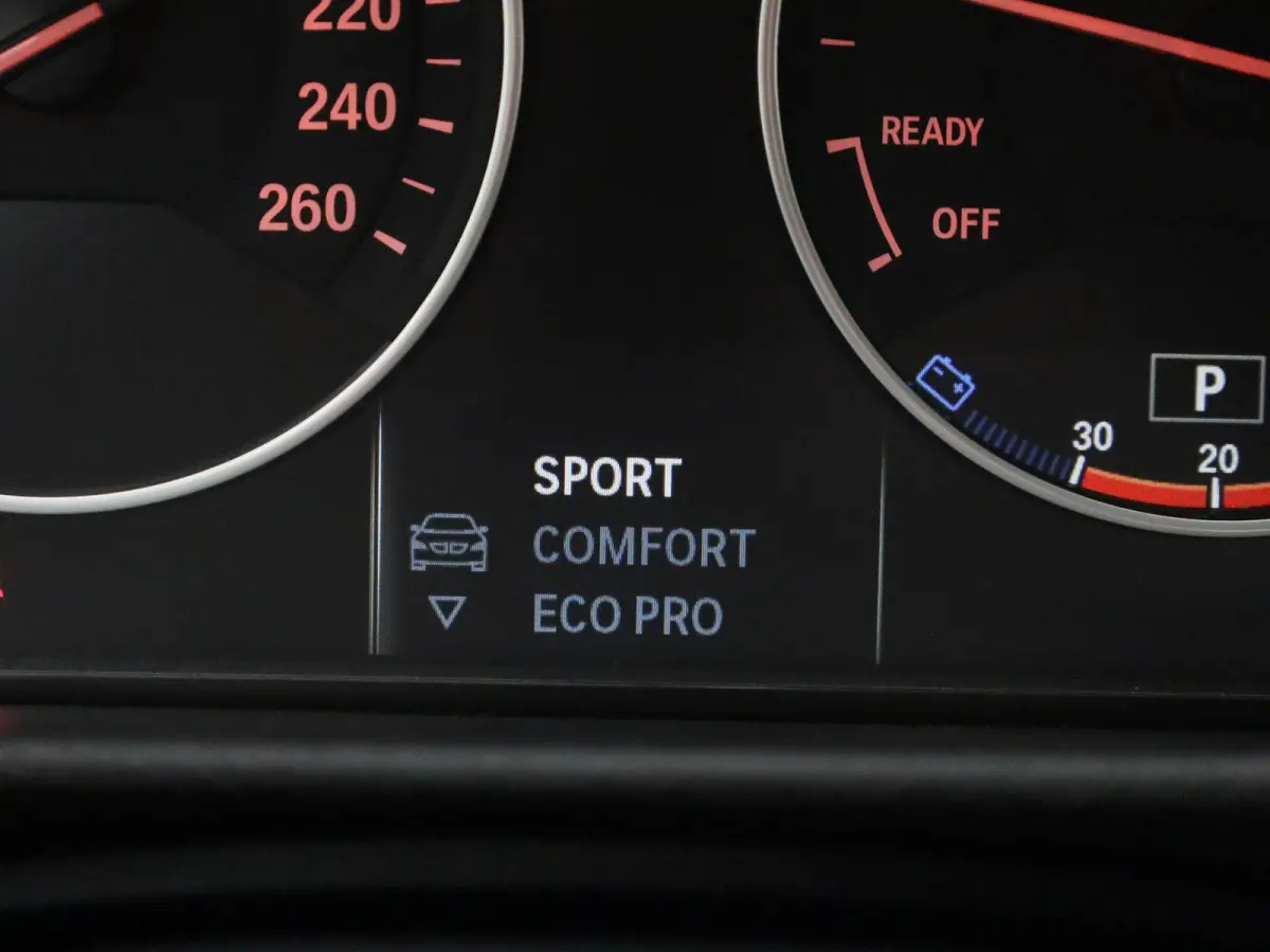 318i Executive | Automaat | Navigatie | Cruise Control | Parkeersensoren |