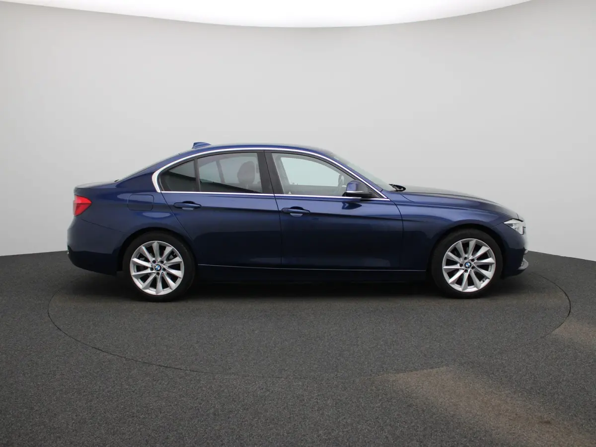 318i Executive | Automaat | Navigatie | Cruise Control | Parkeersensoren |