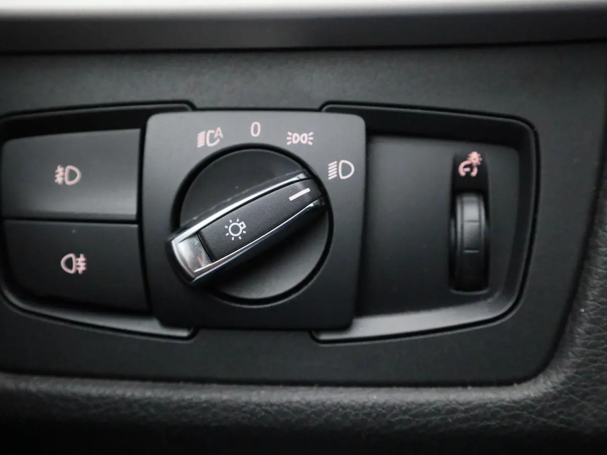 318i Executive | Automaat | Navigatie | Cruise Control | Parkeersensoren |
