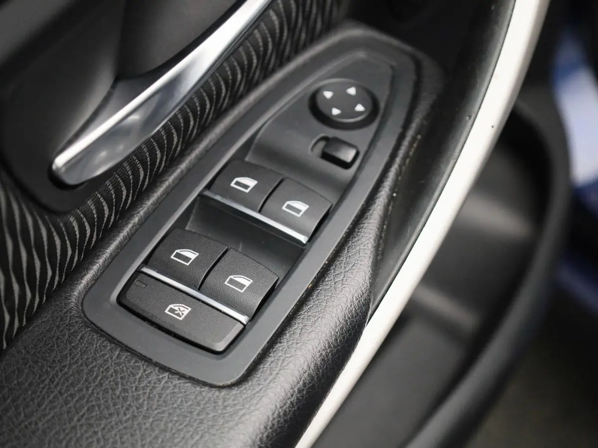 318i Executive | Automaat | Navigatie | Cruise Control | Parkeersensoren |