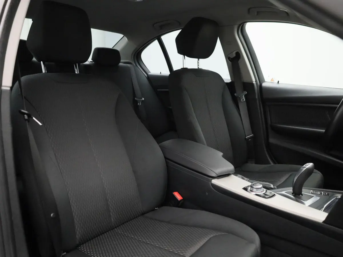 318i Executive | Automaat | Navigatie | Cruise Control | Parkeersensoren |