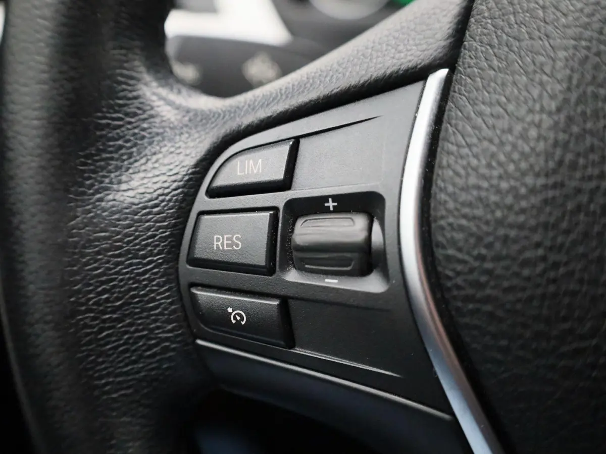 318i Executive | Automaat | Navigatie | Cruise Control | Parkeersensoren |