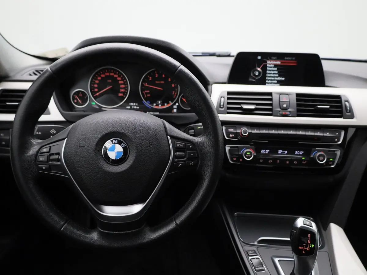 318i Executive | Automaat | Navigatie | Cruise Control | Parkeersensoren |