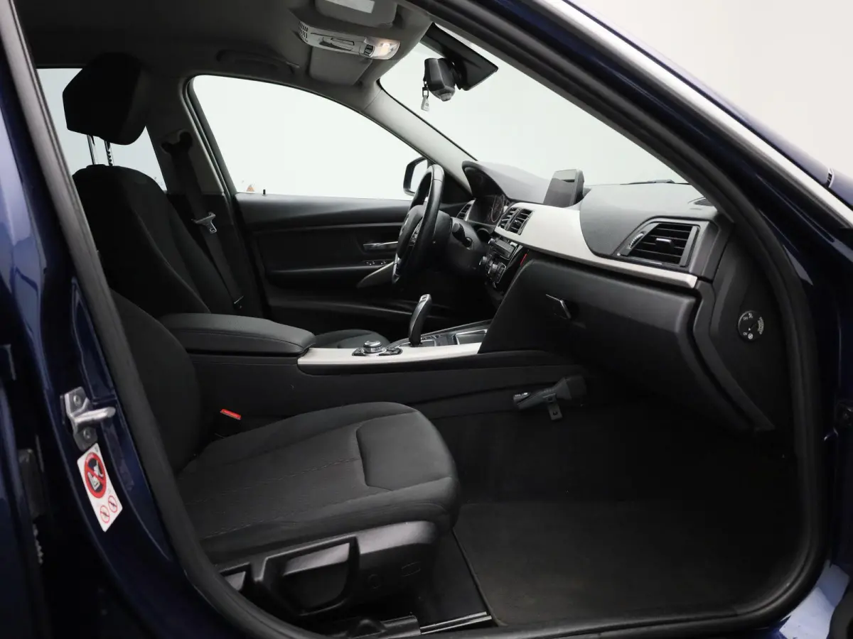 318i Executive | Automaat | Navigatie | Cruise Control | Parkeersensoren |
