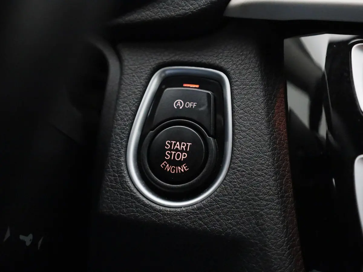 318i Executive | Automaat | Navigatie | Cruise Control | Parkeersensoren |