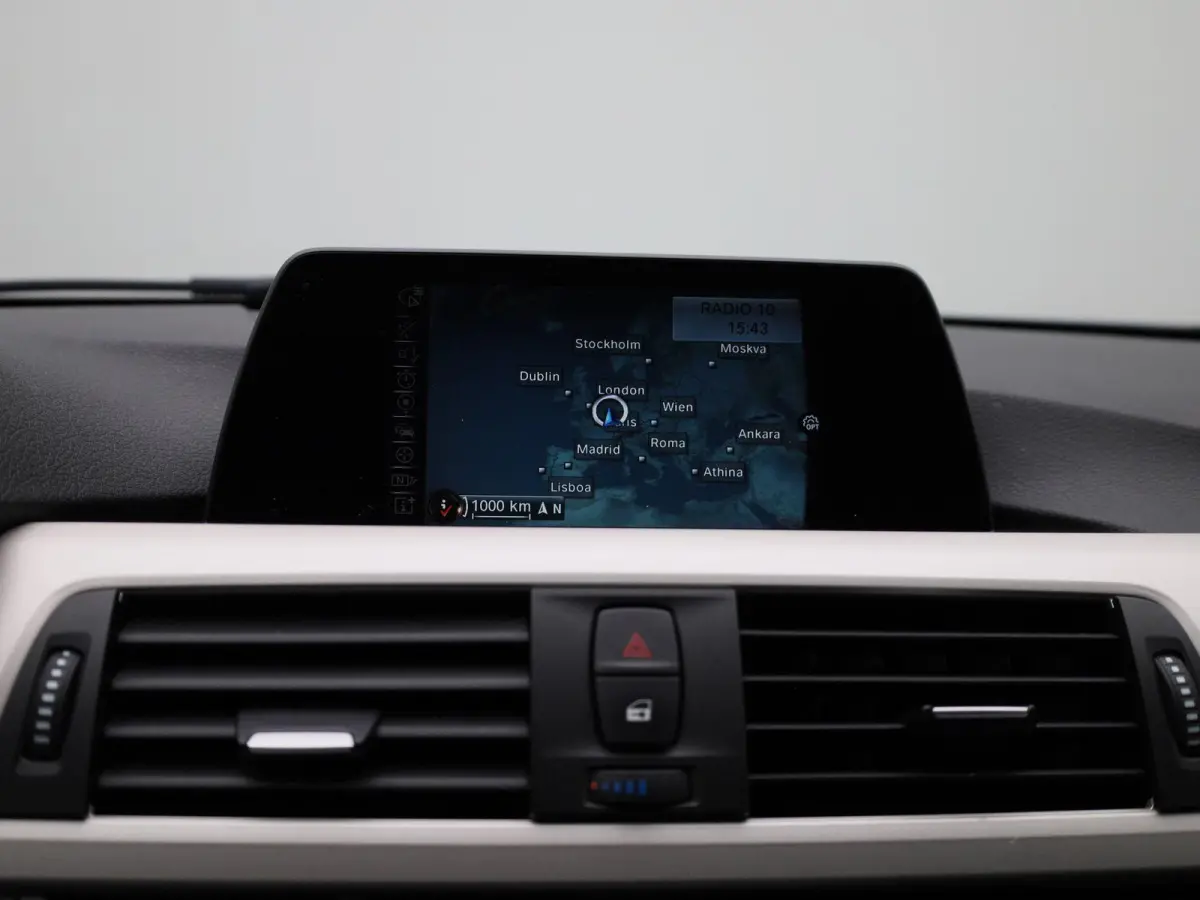 318i Executive | Automaat | Navigatie | Cruise Control | Parkeersensoren |