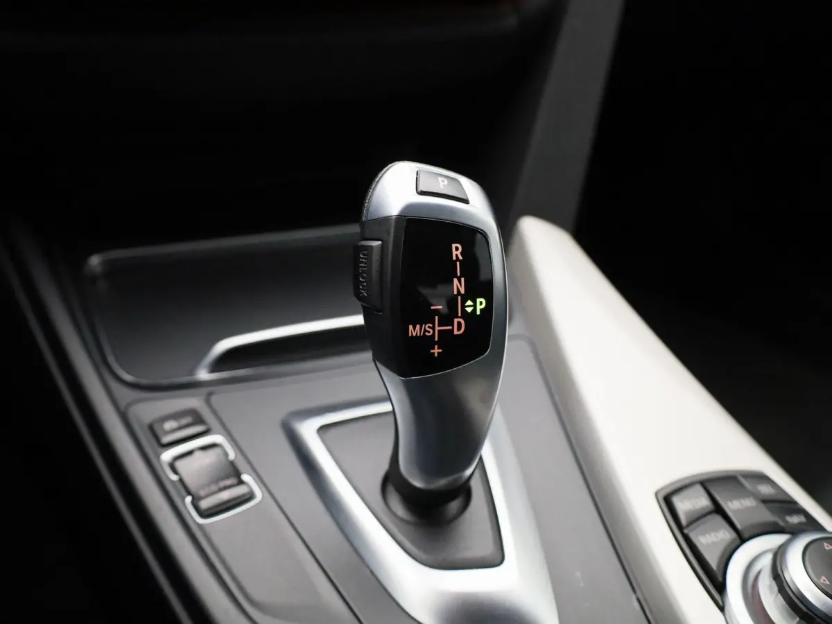 318i Executive | Automaat | Navigatie | Cruise Control | Parkeersensoren |