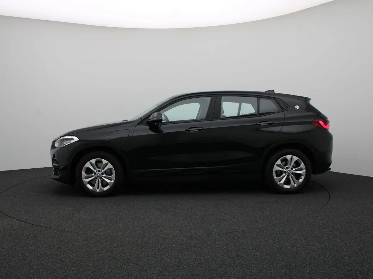xDrive25e Spiegels Elektrisch Inklapbaar | SoH 92% | Achteruitrijcamera | Verwarmde Stoelen | Park Assistant | Head-Up Display | 17''