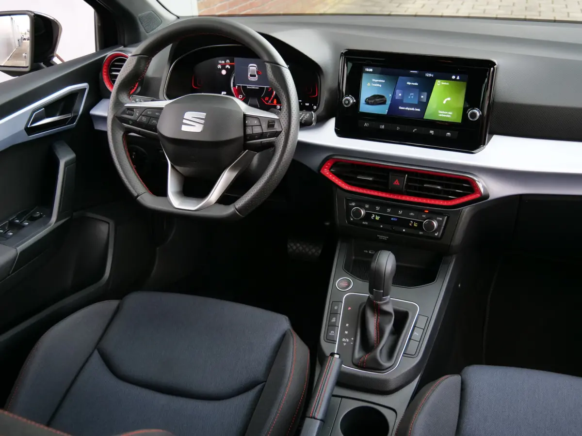 1.0 TSI FR 115 Pk Automaat DAB / Apple Carplay / Camera / 18 inch / Stoelverwarming