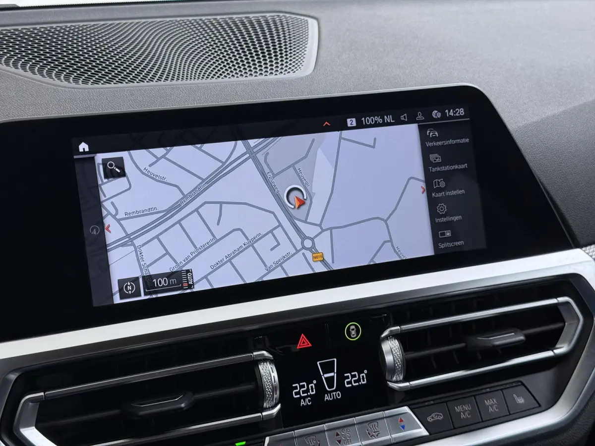 318i High Executive Edition VAN: 33.900,- VOOR: 28.877,- UW HERFSTVOORDEEL: 5.023 ,-  M-SPORT| Afneembare trekhaak | Stoelverwarming | Origineel Nederlands geleverd (NAP) | Rijklaar geleverd
